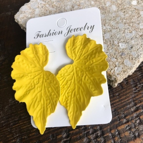 Leaf Angel Wings Stud Earrings Color Coated Yellow NEW! 007x2 - Picture 4 of 4